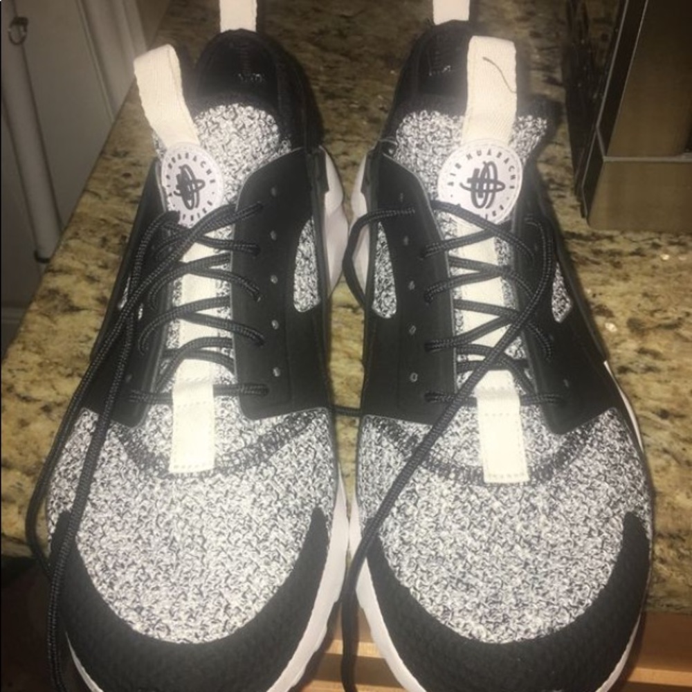Men’s Huarache air by Nike
